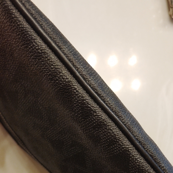 Michael Kors Black Messenger Logo Crossbody with Front Zip!! - Picture 6 of 16